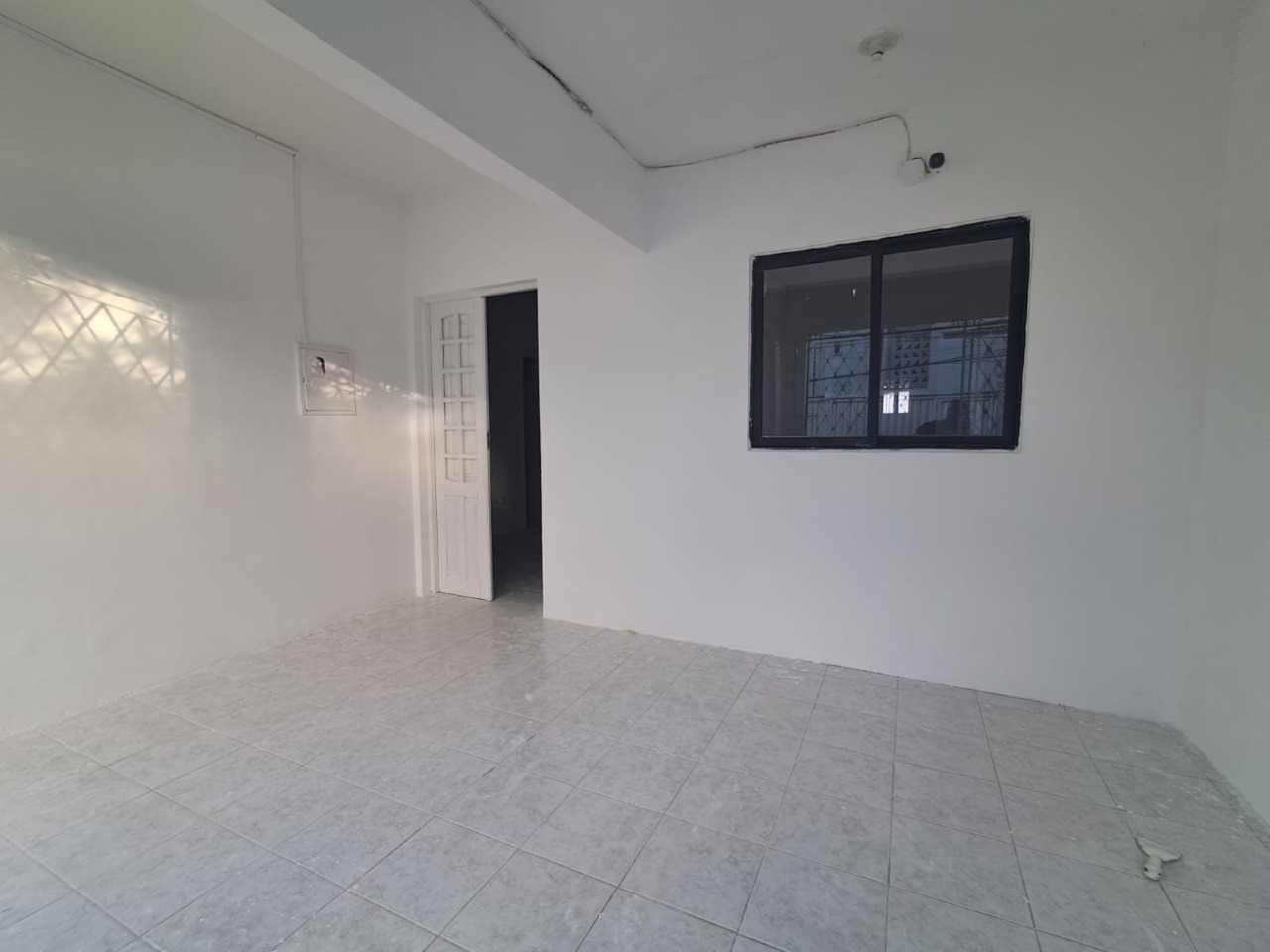 Casa para aluguel no Cordeiro: 