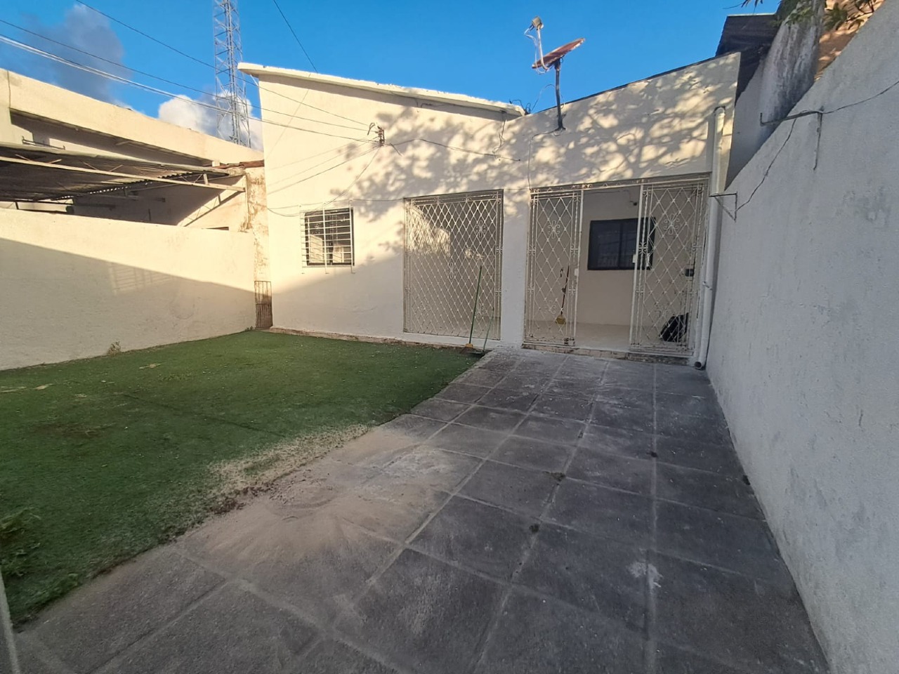 Casa para aluguel no Cordeiro: 