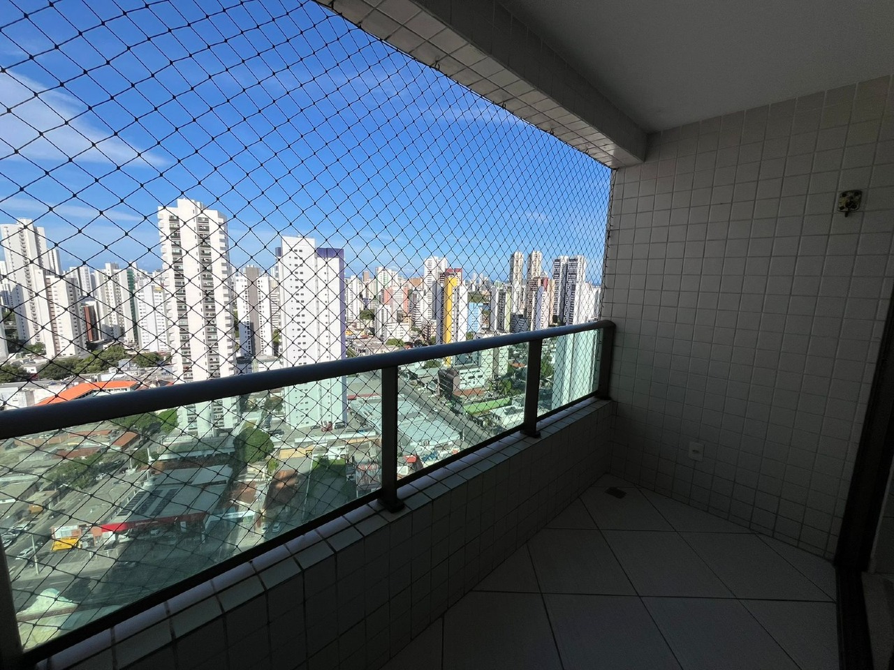 Apartamento 3 quartos ( 1 suíte ) para à venda em Madalena - Recife - Edifício Catarina - CTI imobiliaria: Vista varanda 