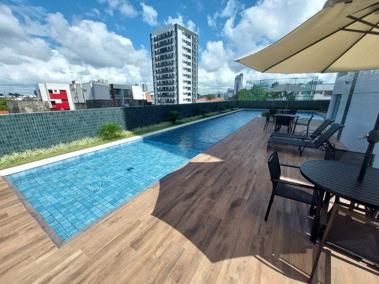 Apartamento 2 quartos ( 1 suíte ) para à venda em Iputinga - Recife - Edifício Praça dos Jatobás - CTI imobiliaria: Piscina e deck molhado  