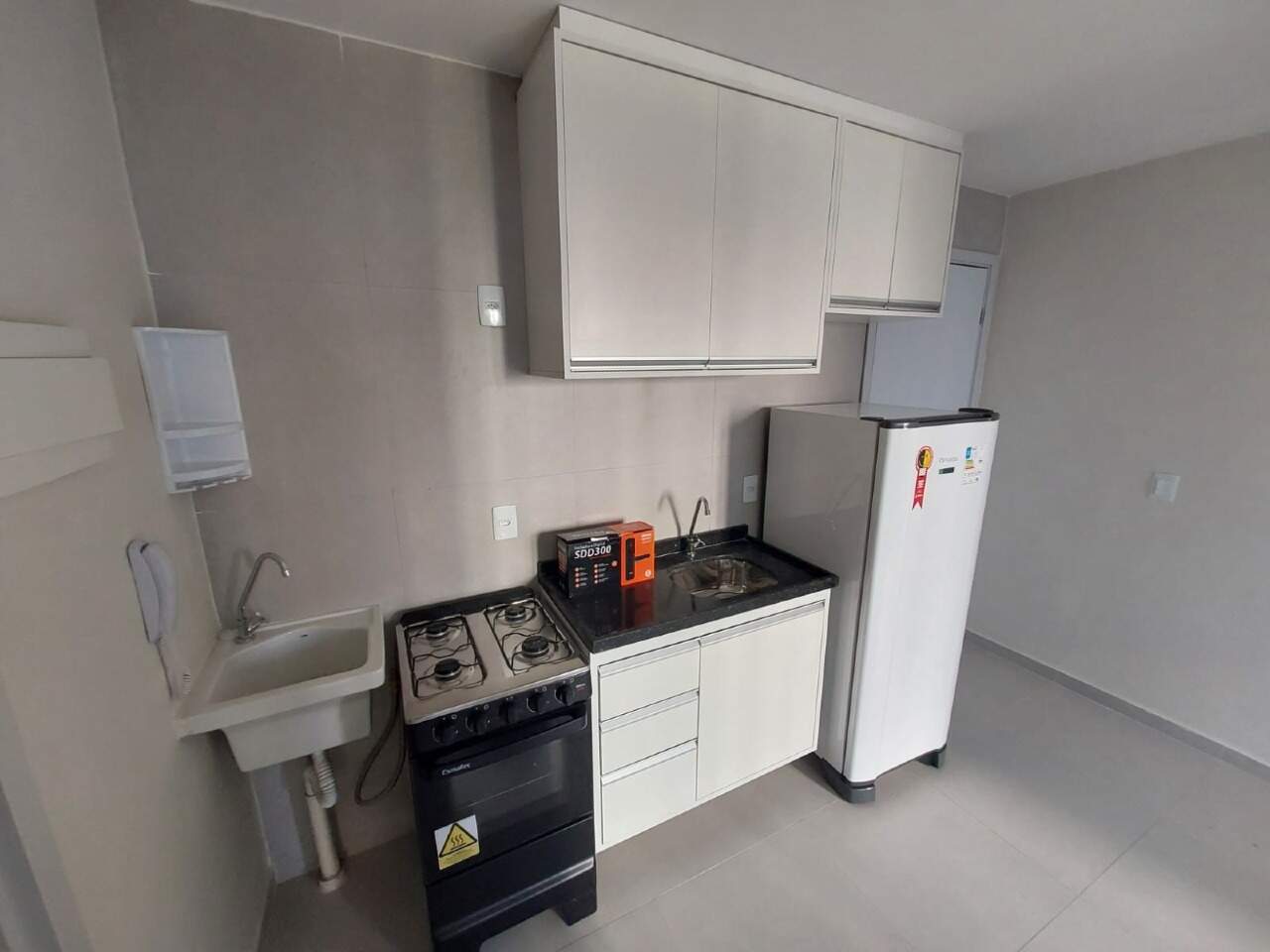 Apartamento 1 quarto ( ) para para aluguel em Várzea - Recife - Edifício Socorro Grille - CTI imobiliaria: cozinha com geladeira e fogão 