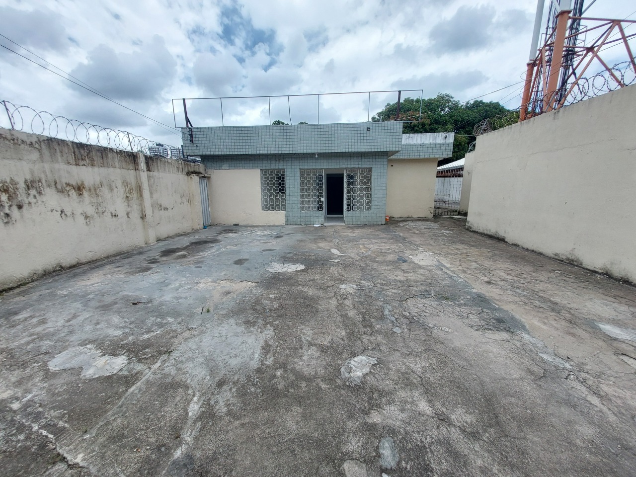 Casa 6 quartos ( 1 suíte ) para para aluguel em Cordeiro - Recife - - CTI imobiliaria: 