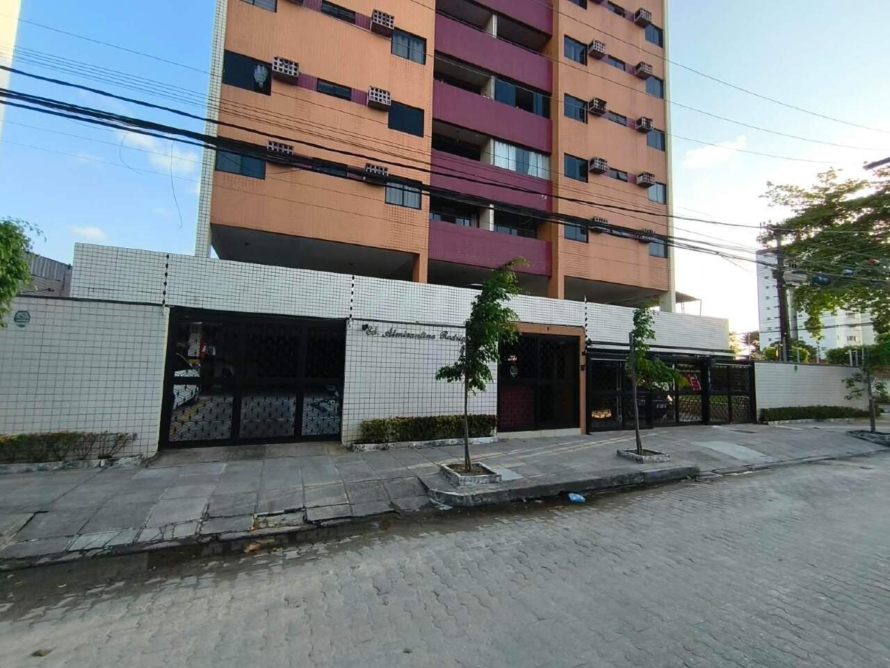 Apartamento 3 quartos ( 1 suíte ) para à venda em Cordeiro - Recife - Edifício Almirantina Rodrigues - CTI imobiliaria: Entrada 