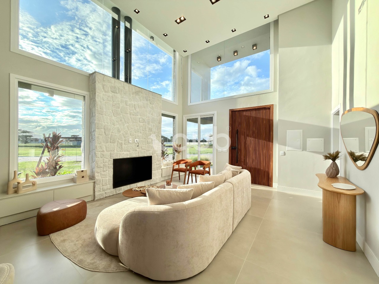 Condomínio Allure Beach Condo