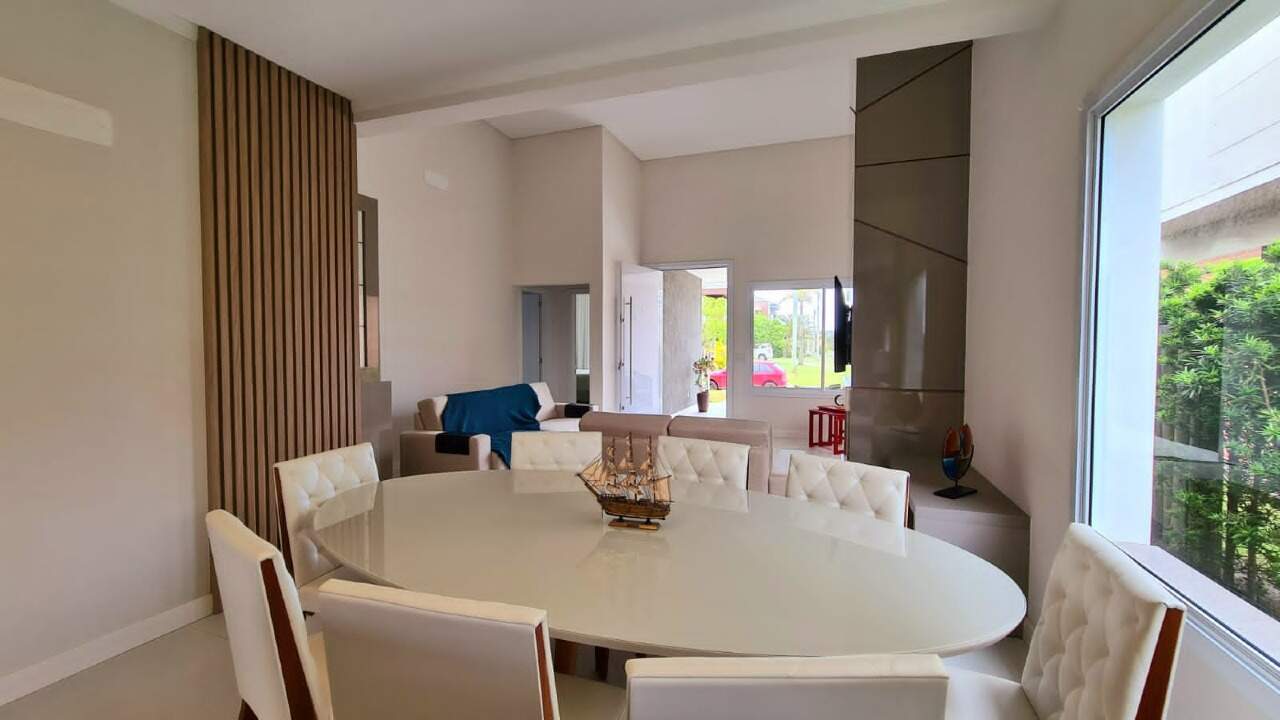 Condomínio Acqualina Beach