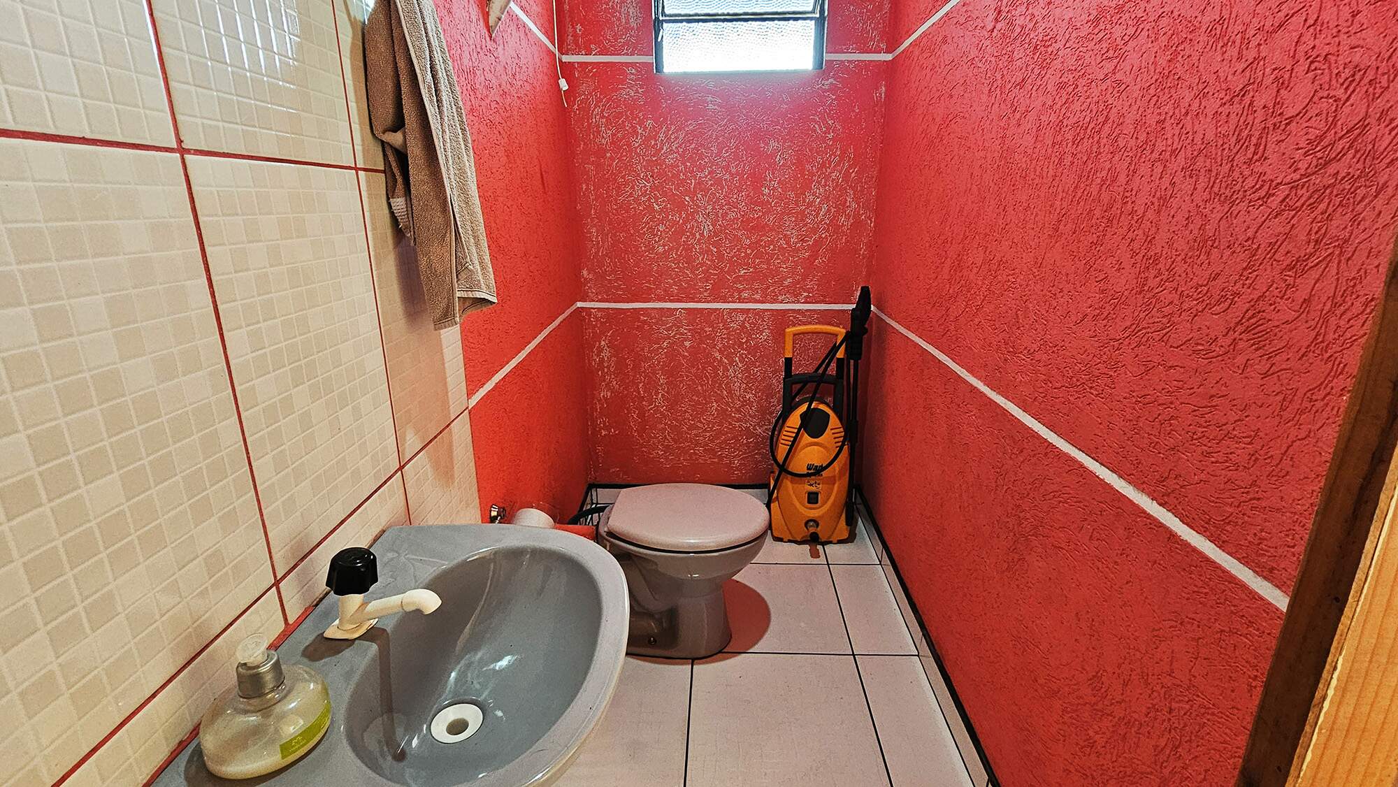 CASA à venda no Bonsucesso: 