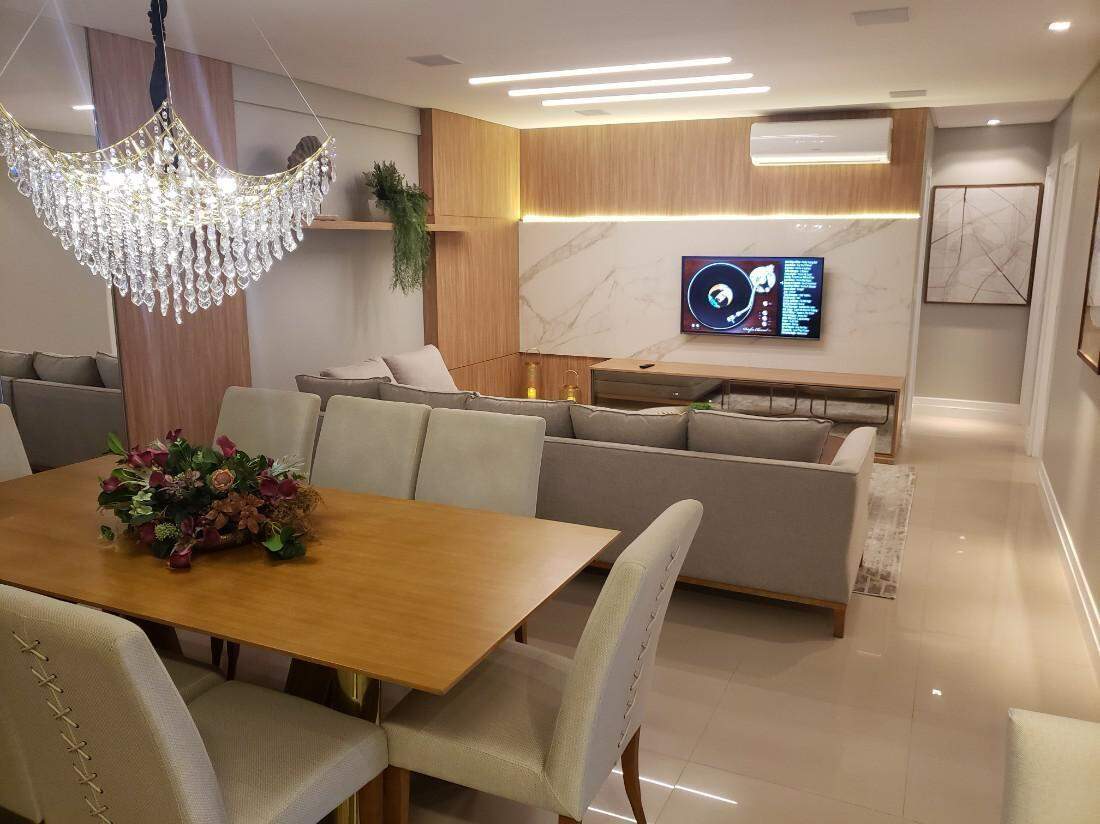 APARTAMENTO à venda no MEIA PRAIA: 