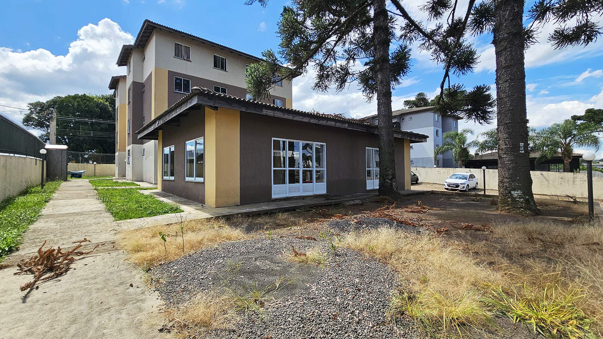 APARTAMENTO à venda no Conradinho: 