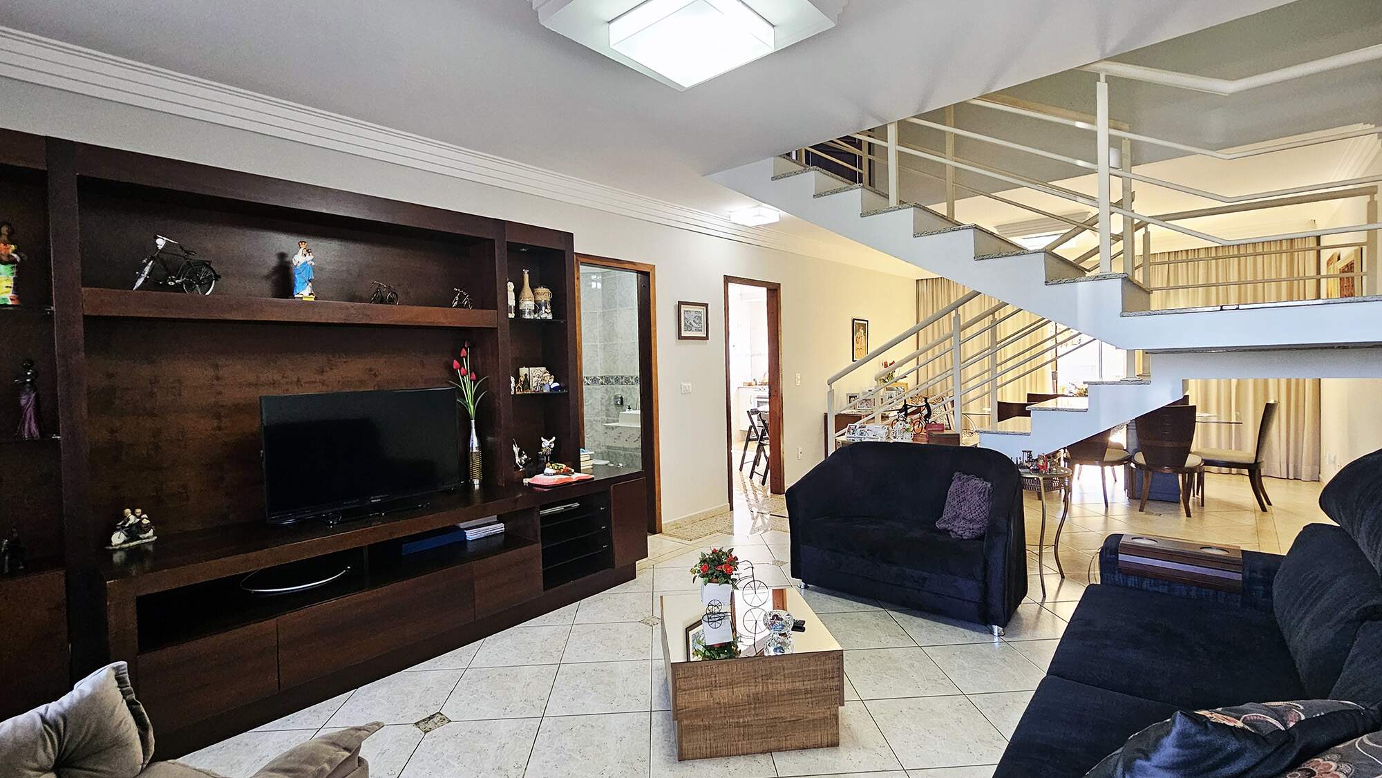 SOBRADO à venda no Santa Cruz: 