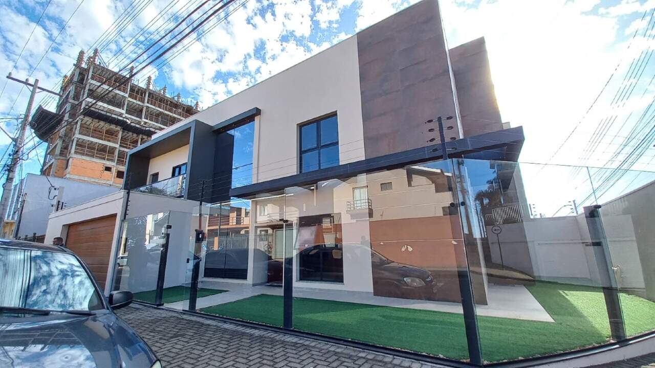 SOBRADO à venda no Centro: 