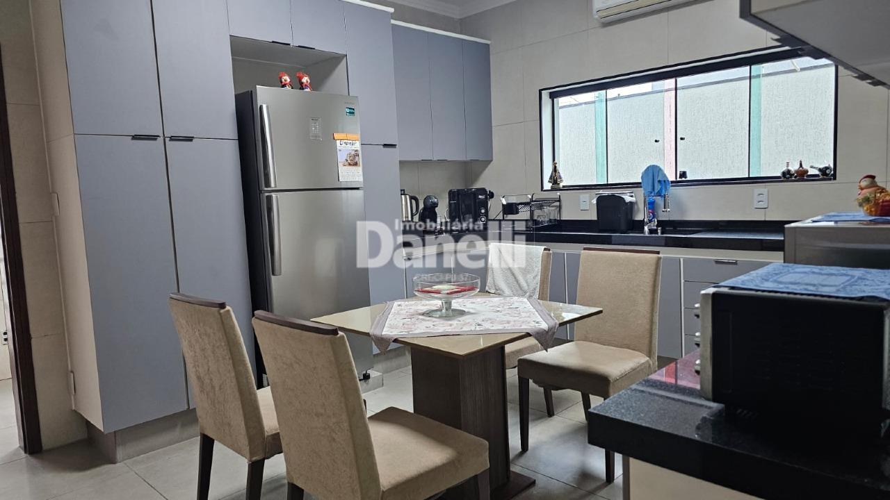 Casa em Condomínio à venda no Estiva: 