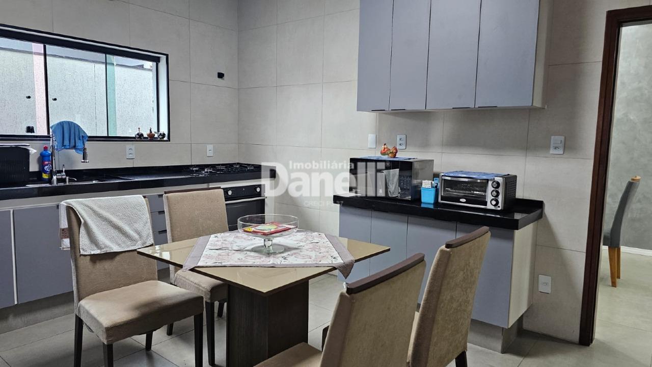 Casa em Condomínio à venda no Estiva: 