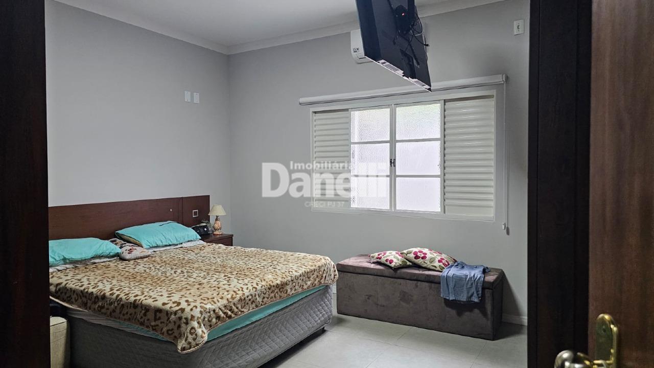 Casa em Condomínio à venda no Estiva: 