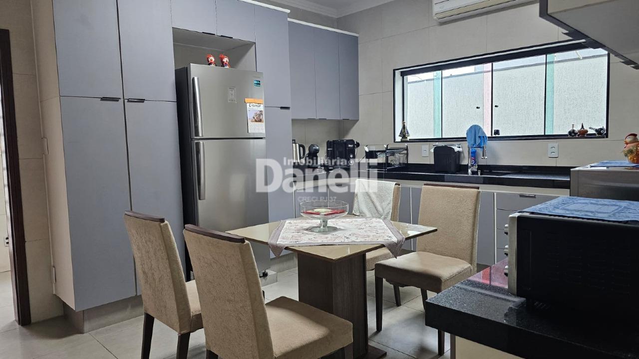 Casa em Condomínio à venda no Estiva: 