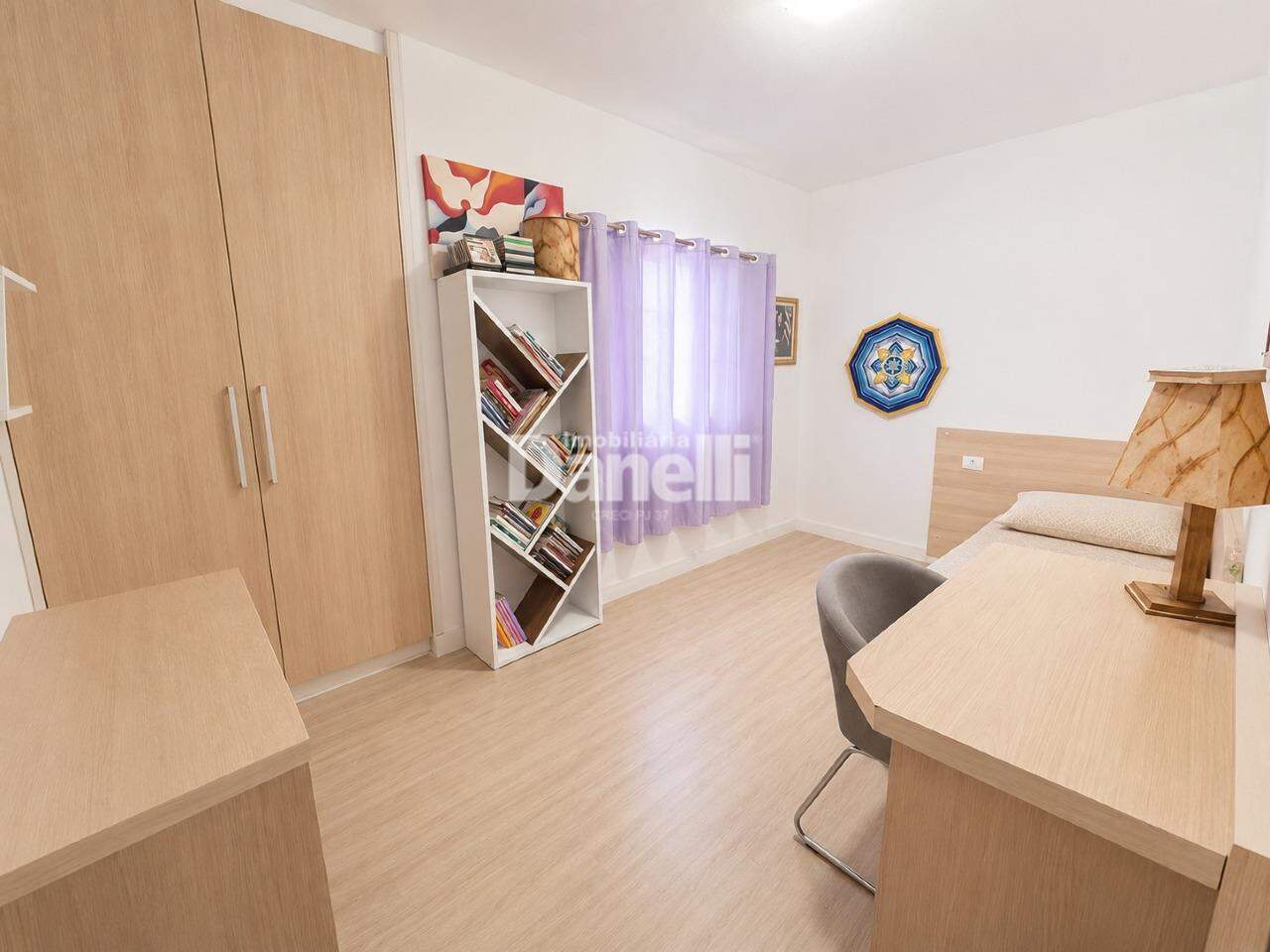 Sobrado à venda no Residencial Portal da Mantiqueira: Dormitório 1