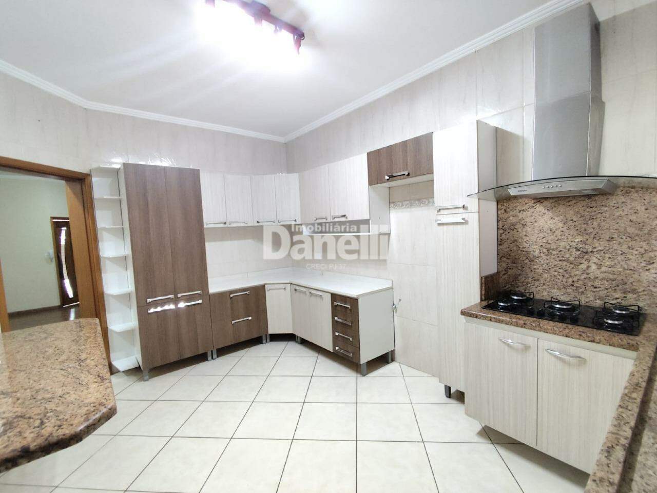 Sobrado para aluguel no Residencial Portal da Mantiqueira: 