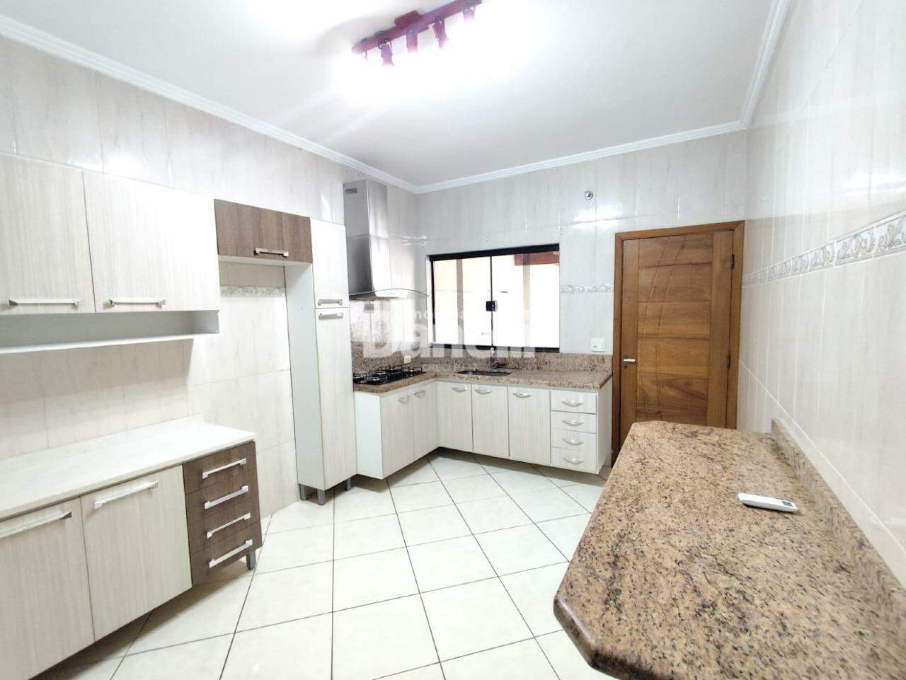 Sobrado para aluguel no Residencial Portal da Mantiqueira: 