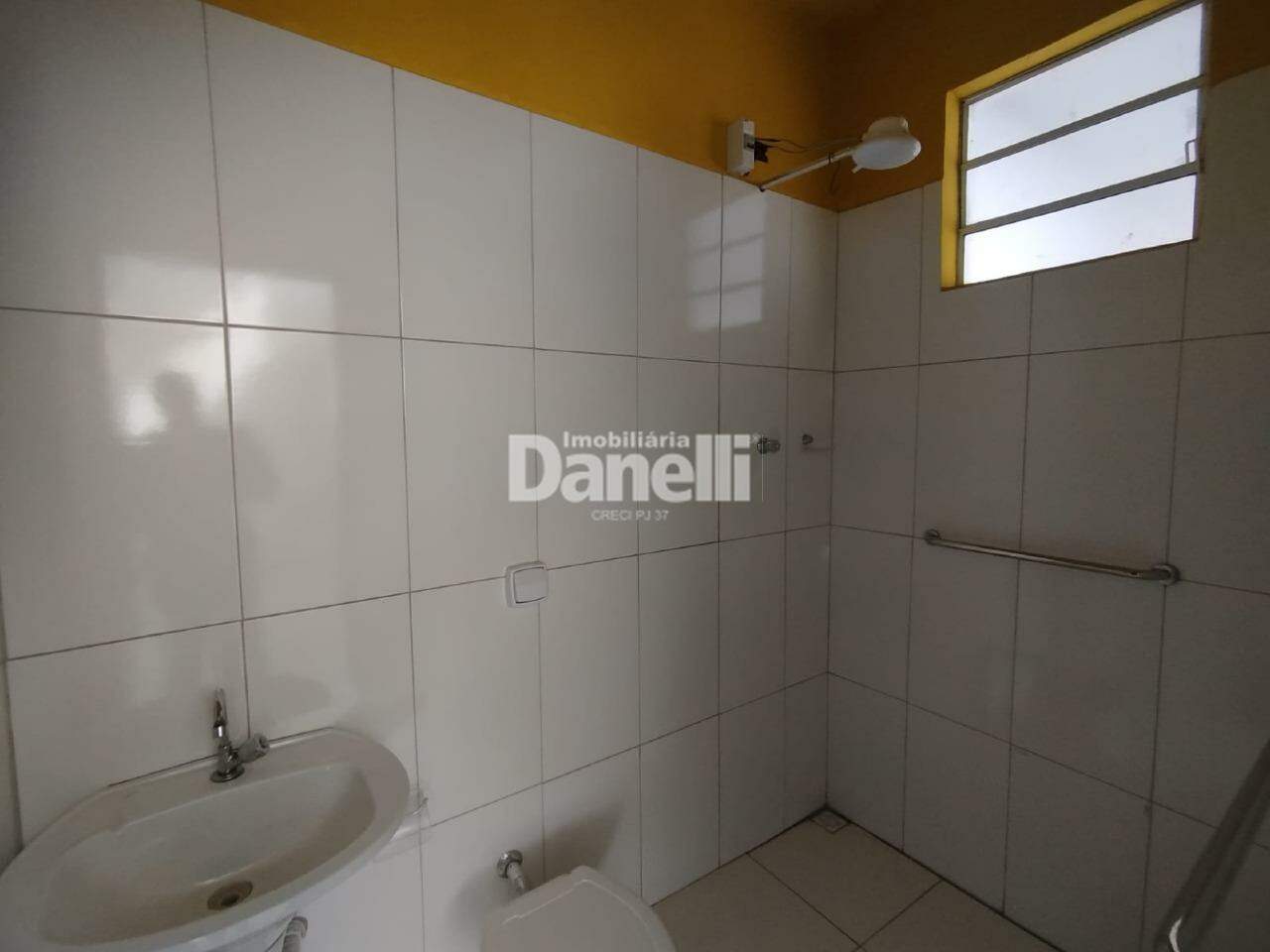 Ponto Comercial para aluguel no Areao: 