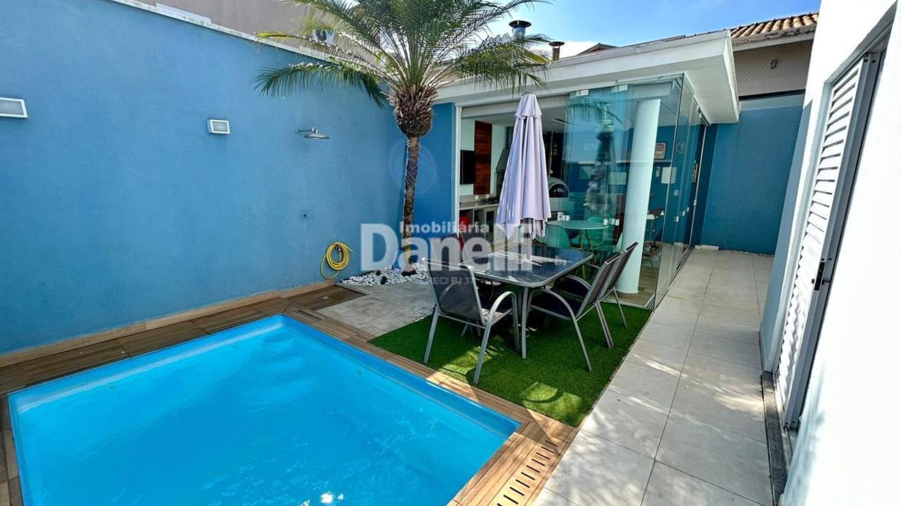 Casa em Condomínio à venda no Jardim Hípica Pinheiro: 