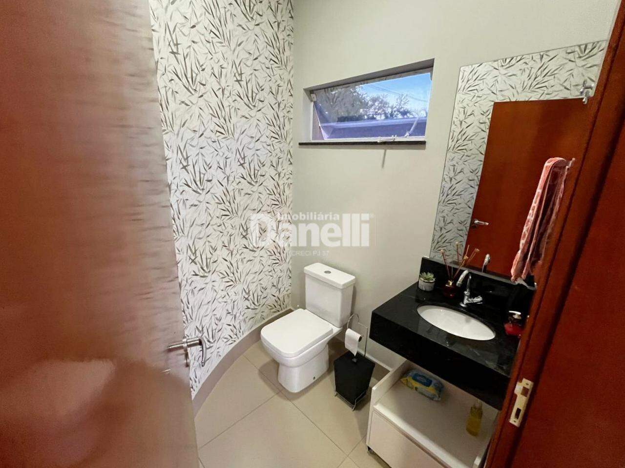 Casa em Condomínio à venda no Jardim Jaraguá: 