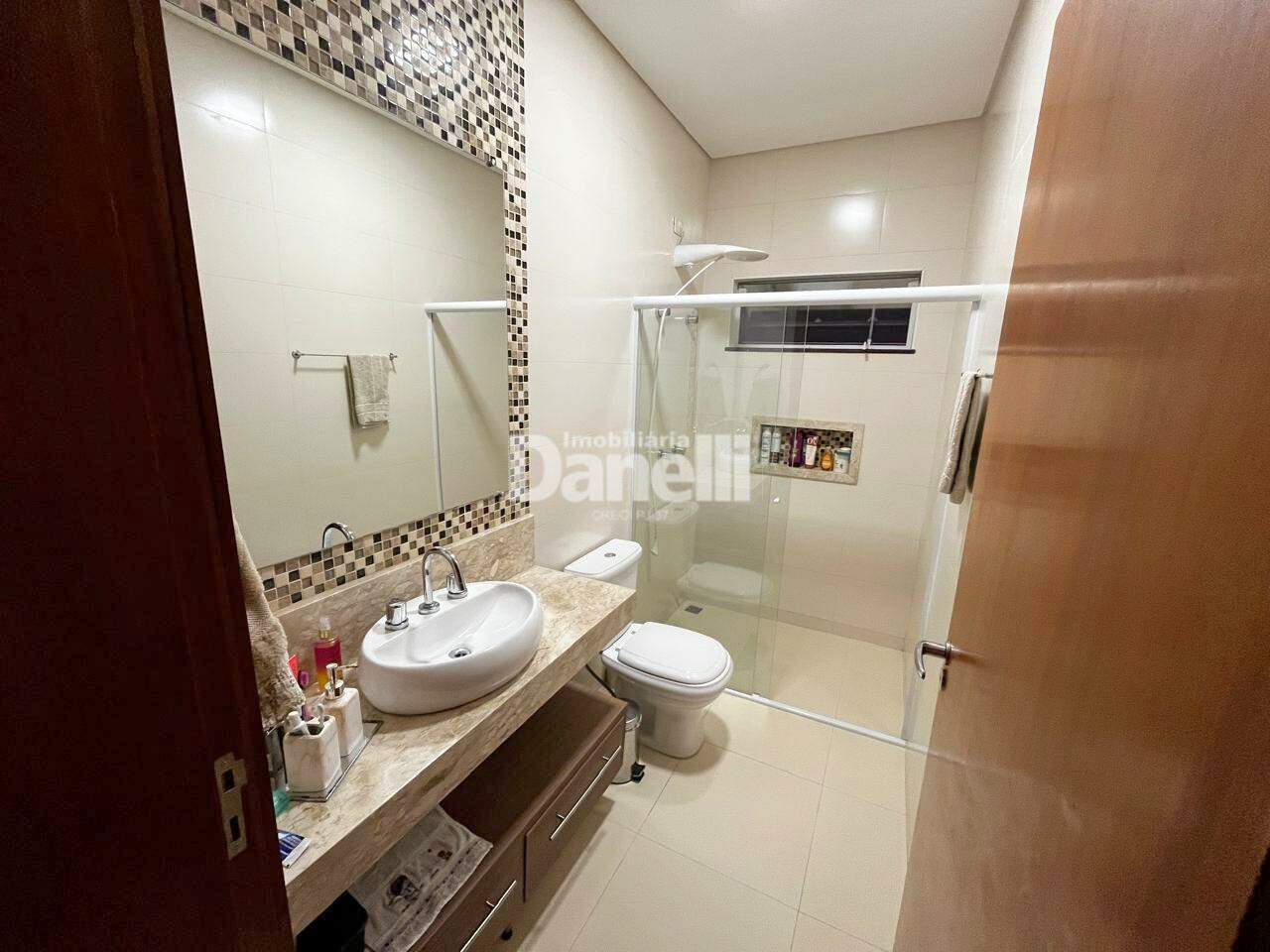 Casa em Condomínio à venda no Jardim Jaraguá: 