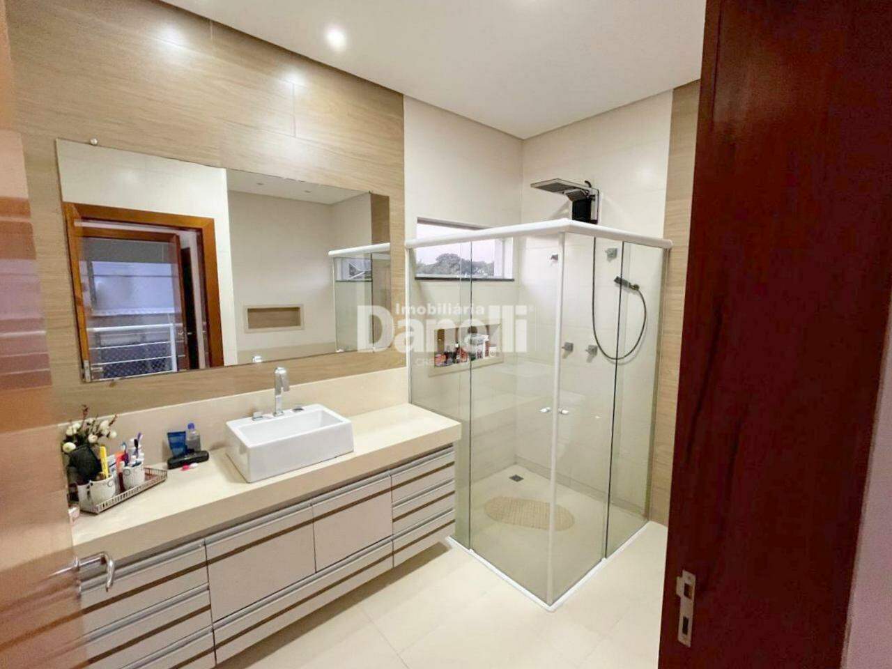 Casa em Condomínio à venda no Jardim Jaraguá: 