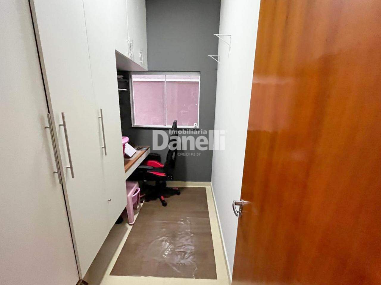 Casa em Condomínio à venda no Jardim Jaraguá: 