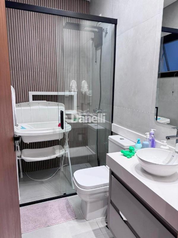 Casa em Condomínio à venda no Guedes: 