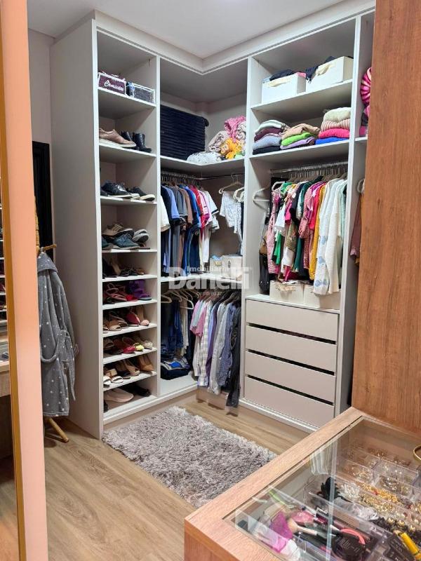 Casa em Condomínio à venda no Guedes: 