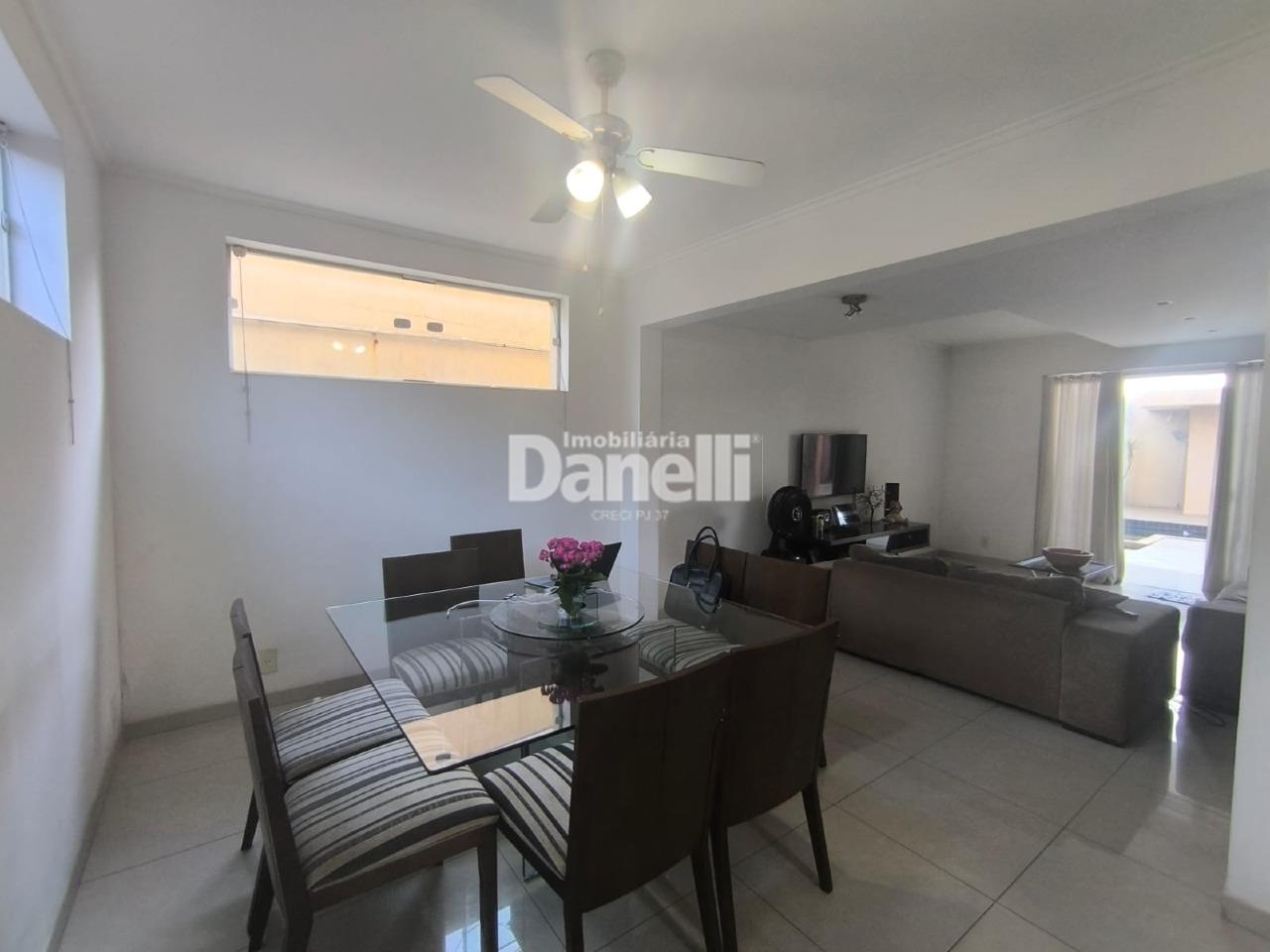 Casa à venda no Centro: 