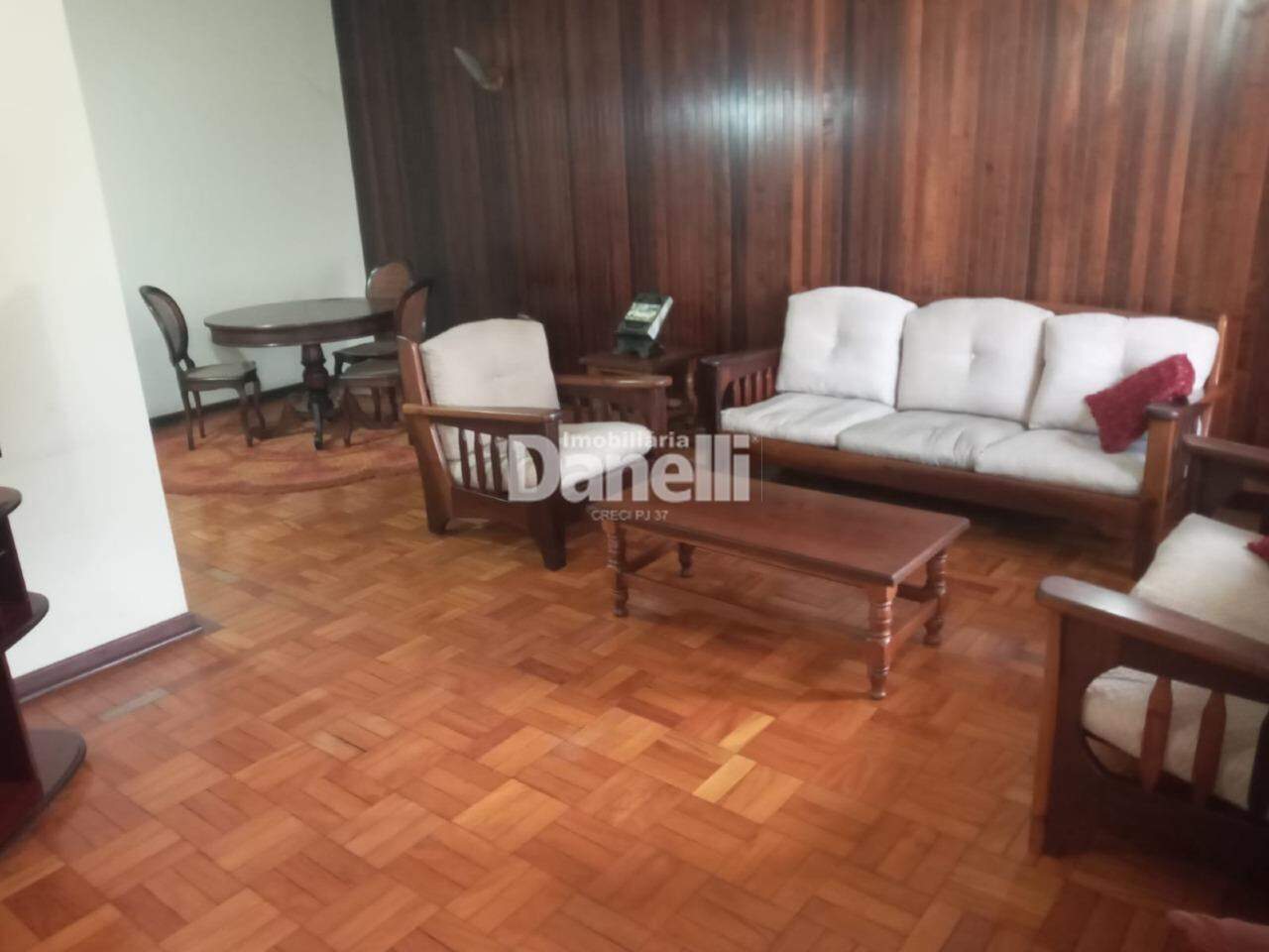 Casa à venda no Centro: 