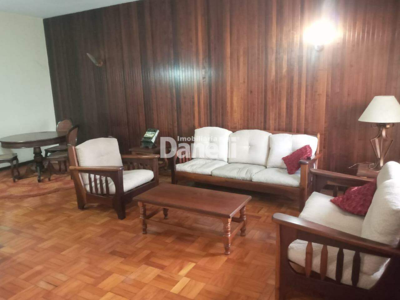 Casa à venda no Centro: 