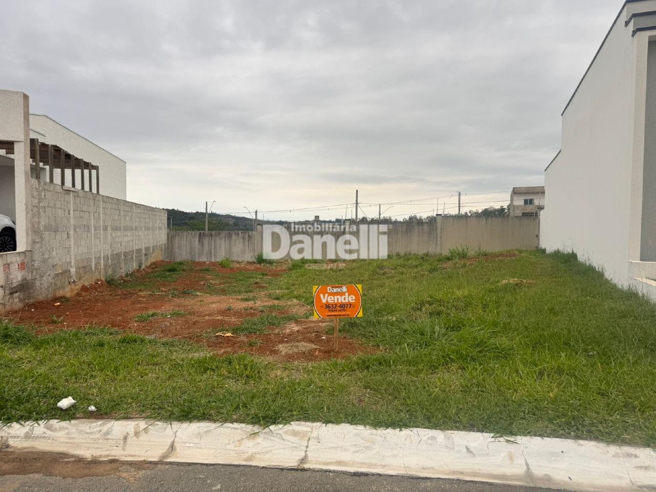 Lote em Condomínio à venda no Vale dos Cristais: 