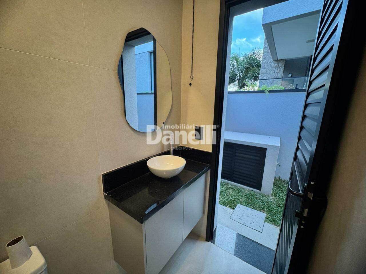 Casa em Condomínio à venda no Condomínio San Marco: banheiro de serviço 