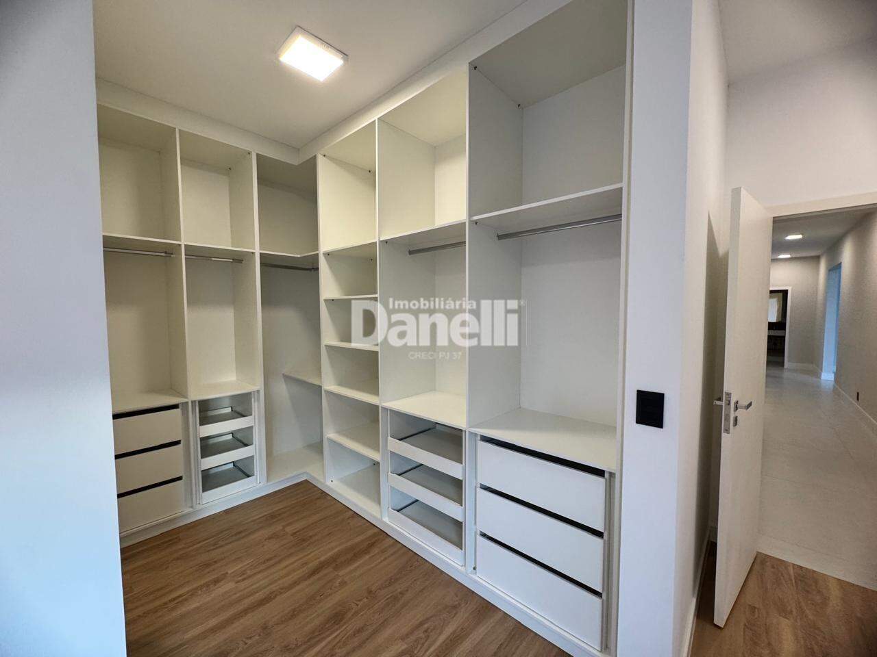 Casa em Condomínio à venda no Condomínio San Marco: closet suíte principal