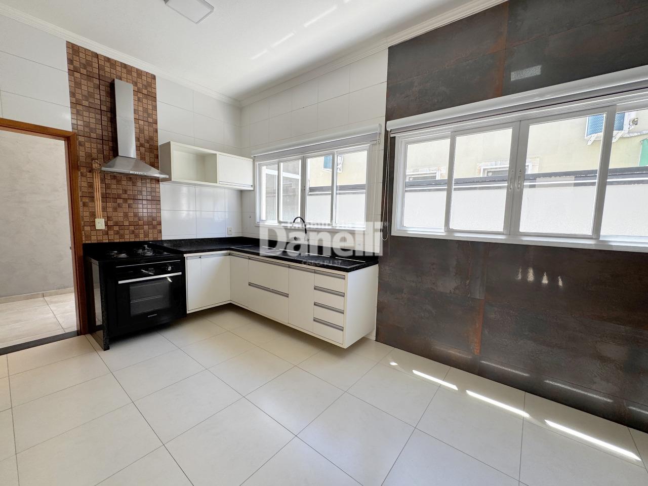 Casa em Condomínio à venda no Piracangaguá: 