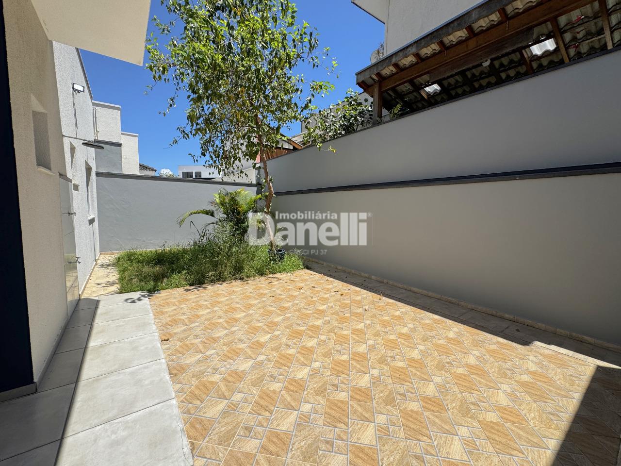 Casa em Condomínio à venda no Piracangaguá: 