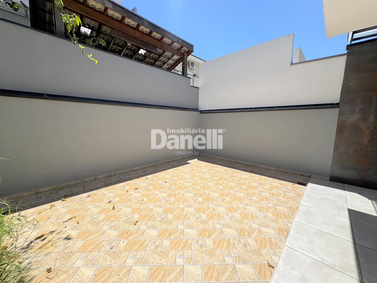 Casa em Condomínio à venda no Piracangaguá: 