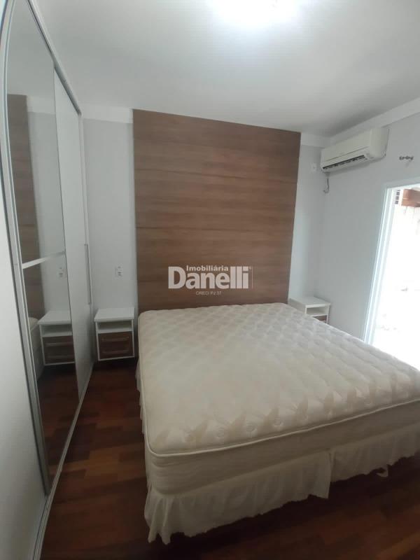 Casa em Condomínio à venda no Caminho Novo: 