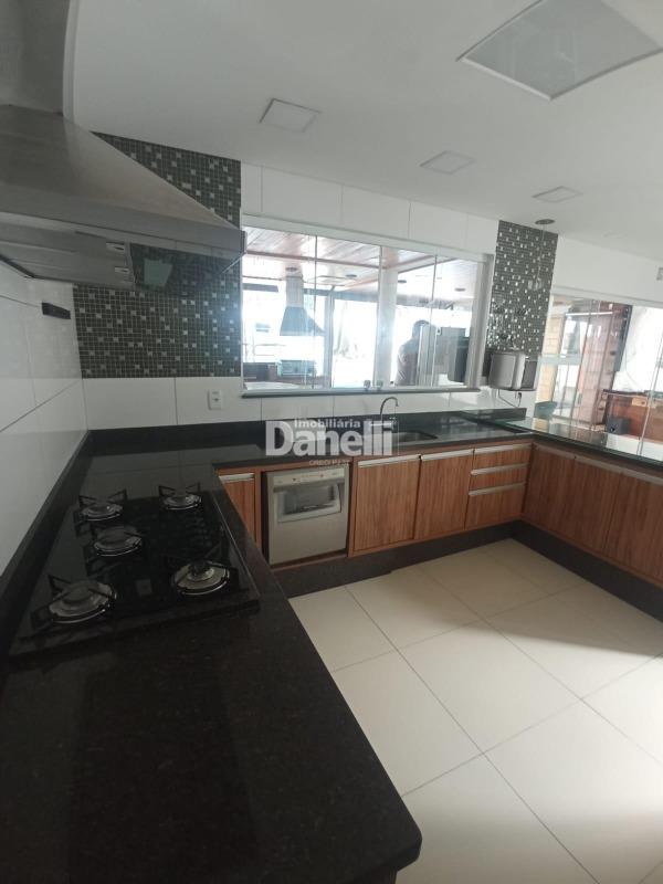 Casa em Condomínio à venda no Caminho Novo: 