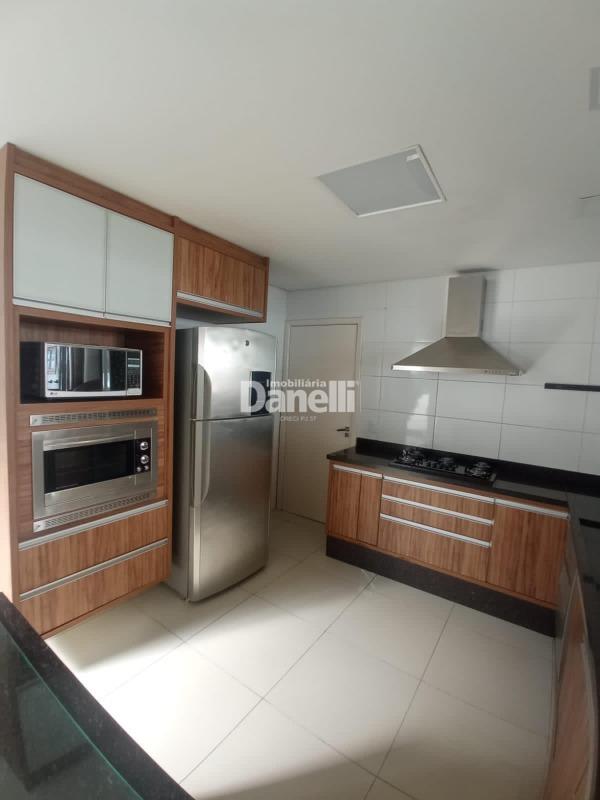 Casa em Condomínio à venda no Caminho Novo: 