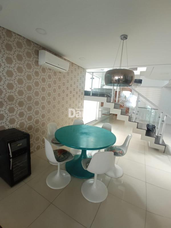 Casa em Condomínio à venda no Caminho Novo: 