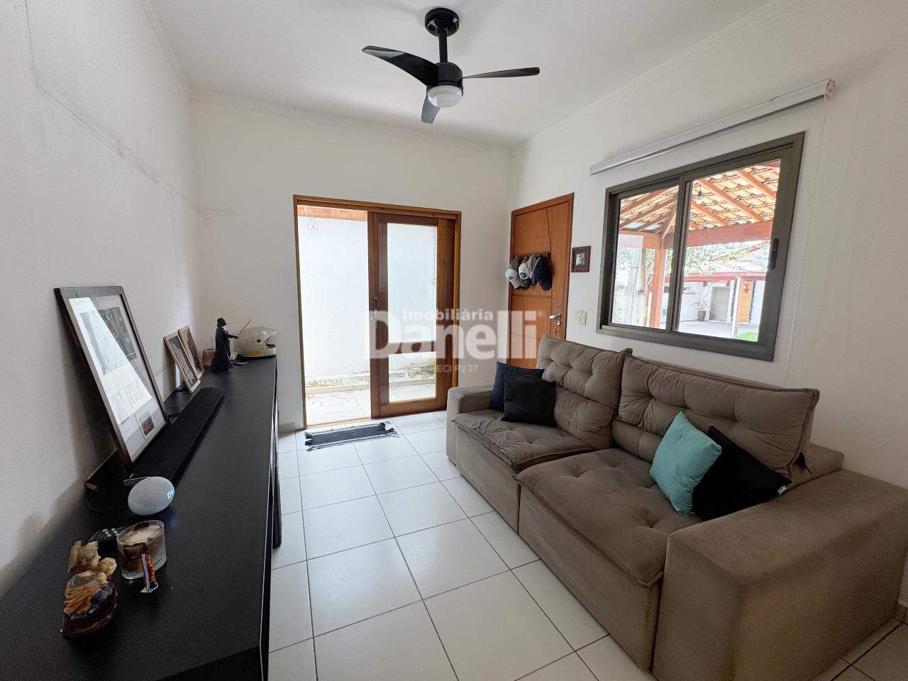 Casa em Condomínio à venda no Barreiro: 