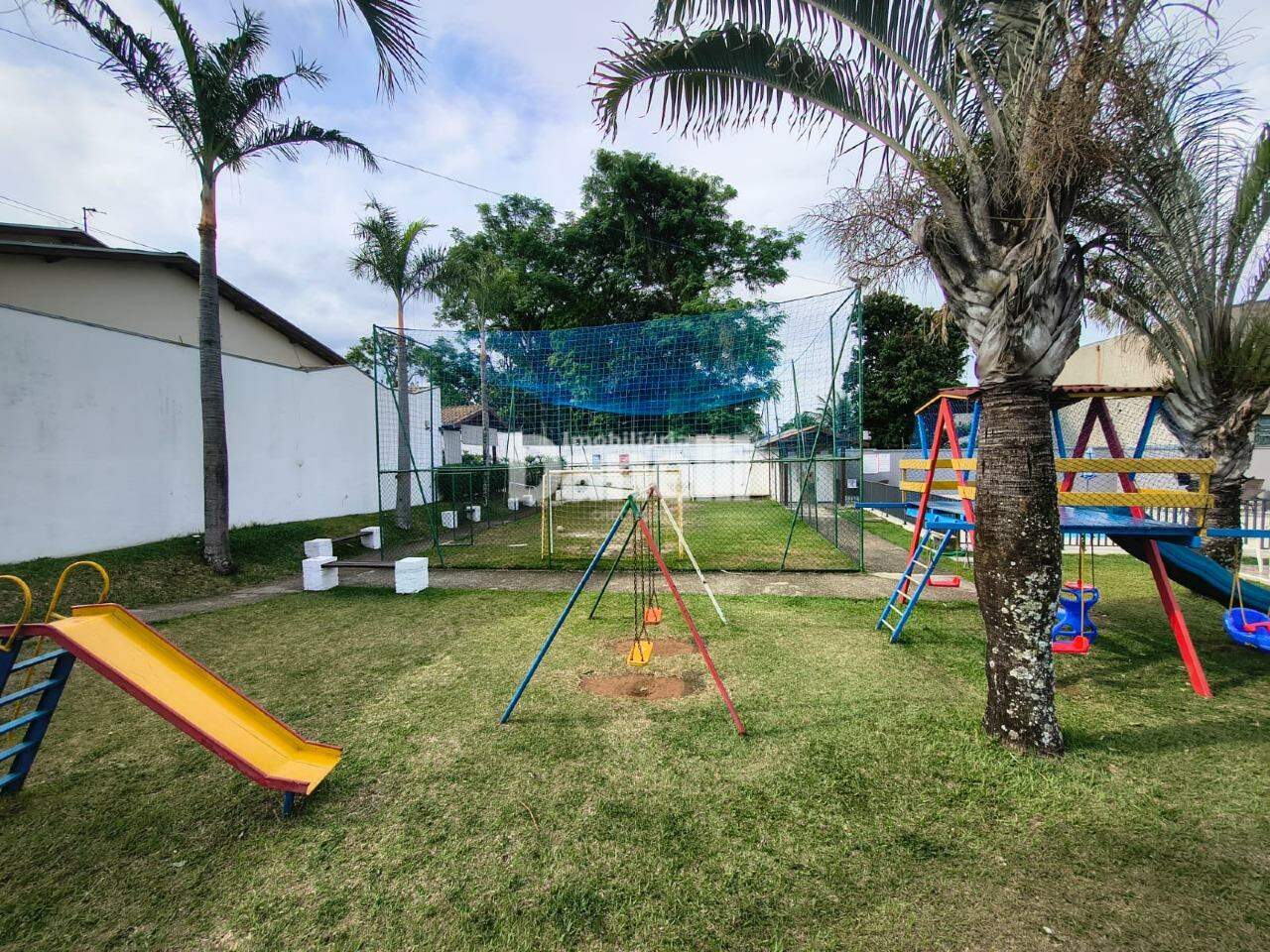 Casa em Condomínio à venda no Piracangaguá: 