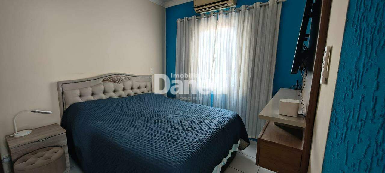 Casa em Condomínio à venda no Piracangaguá: 