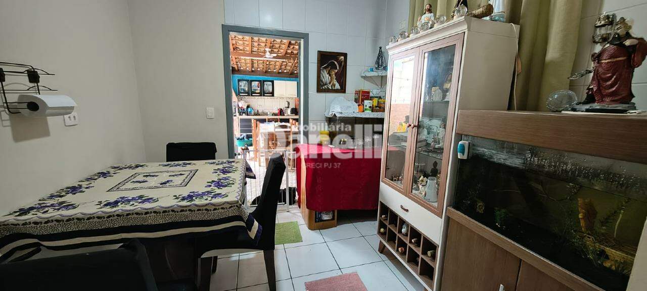 Casa em Condomínio à venda no Piracangaguá: 