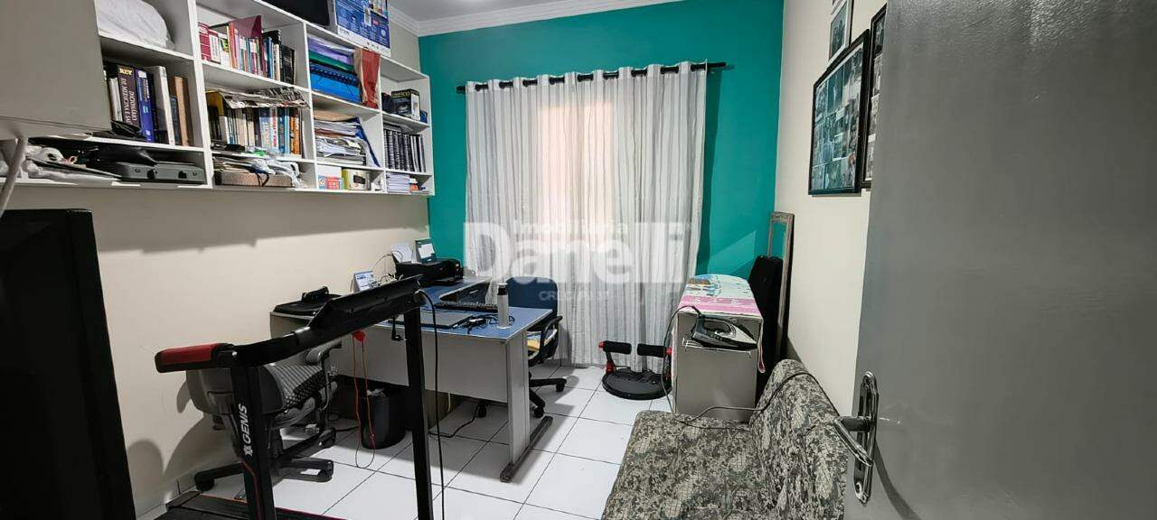 Casa em Condomínio à venda no Piracangaguá: 