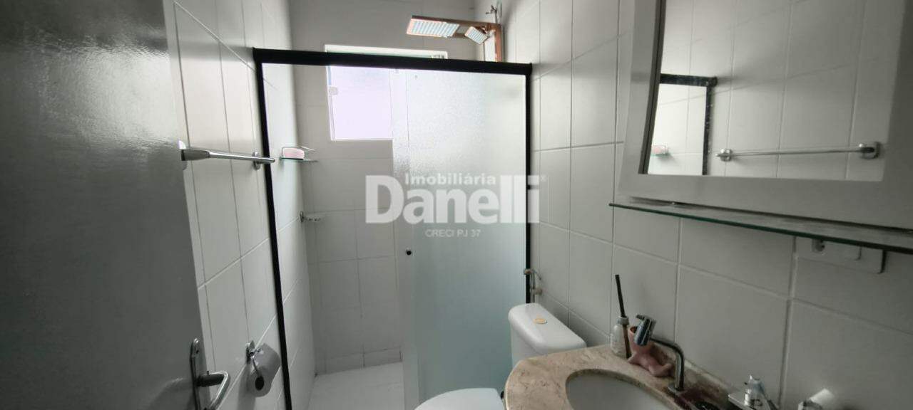 Casa em Condomínio à venda no Piracangaguá: 