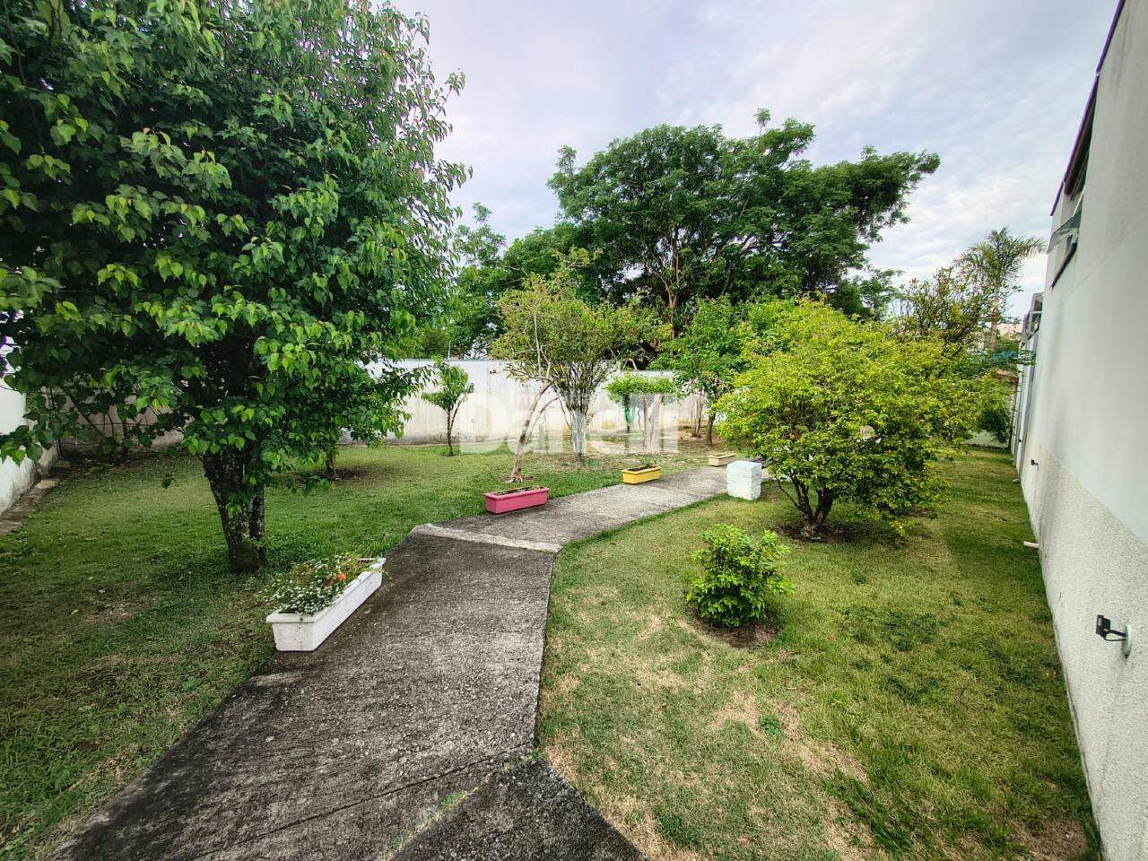 Casa em Condomínio à venda no Piracangaguá: 