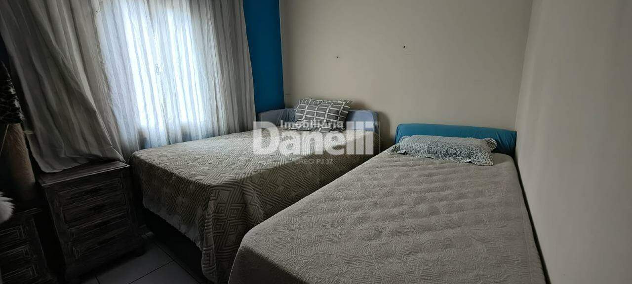 Casa em Condomínio à venda no Piracangaguá: 